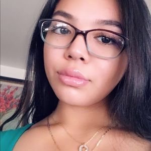 Meet your Posher, Daniela